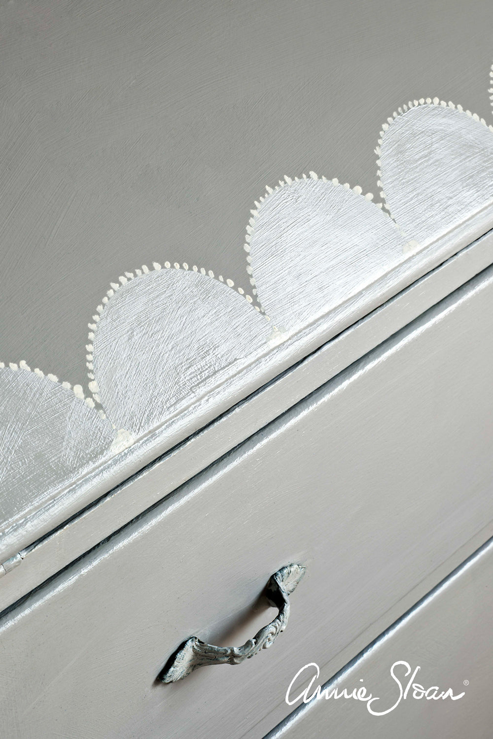 Chicago-Grey-bureau-with-Gloss-and-Matt-circle-details-image-1